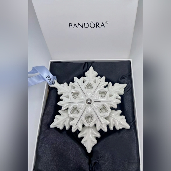 Pandora, 2015, Limited Edition, Porcelain Snowflake, NIB ❄️❄️❄️ - Picture 8 of 15